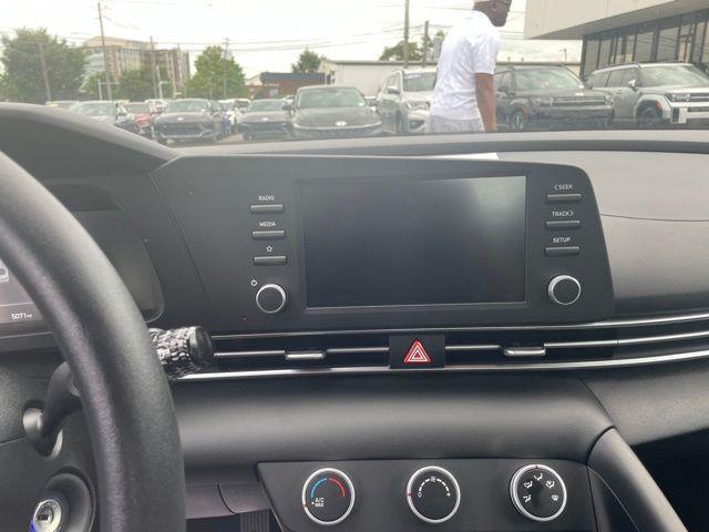 Hyundai Elantra  2025