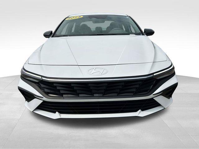 Hyundai Elantra  2025