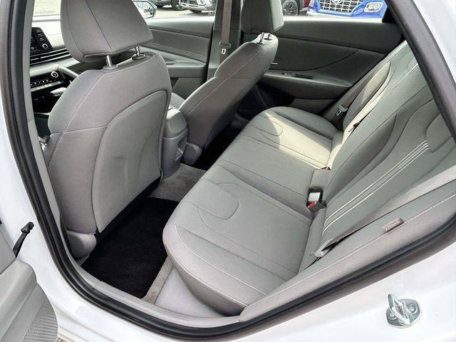Hyundai Elantra  2025