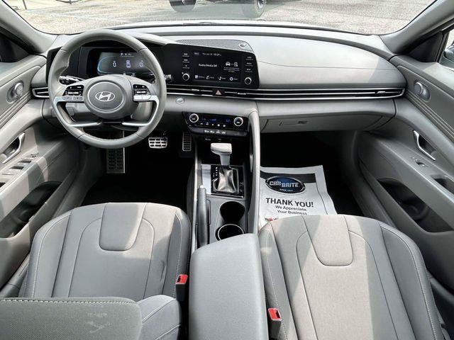 Hyundai Elantra  2025