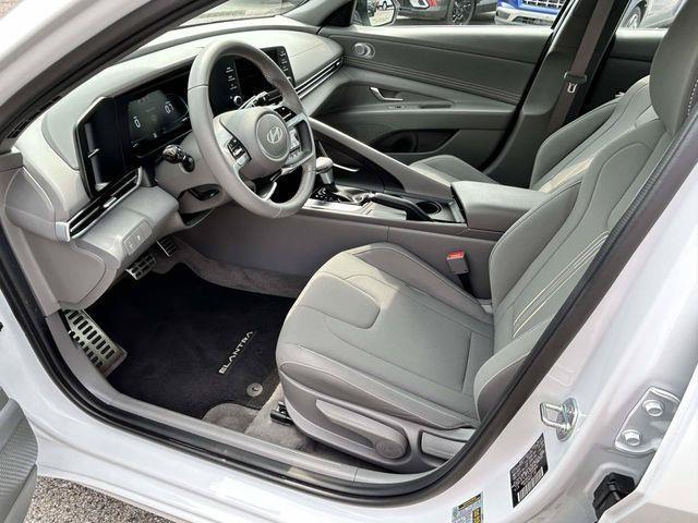 Hyundai Elantra  2025