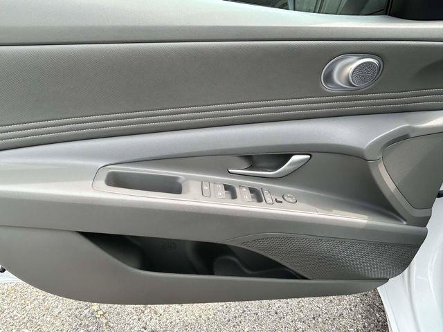 Hyundai Elantra  2025