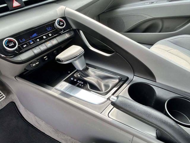 Hyundai Elantra  2025