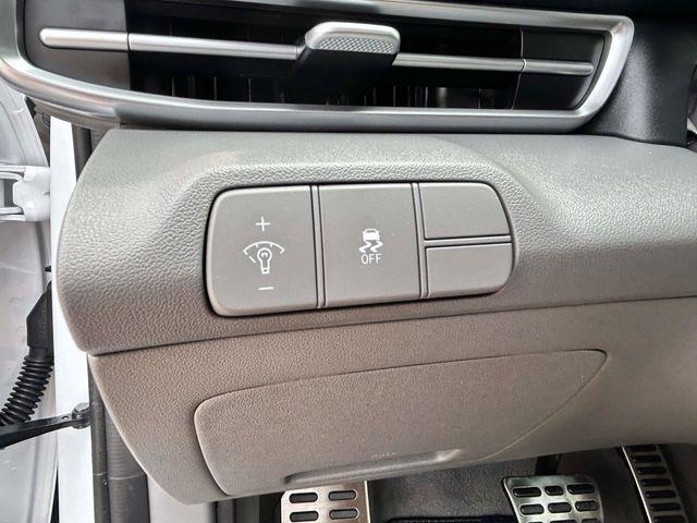 Hyundai Elantra  2025