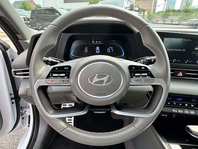 Hyundai Elantra  2025