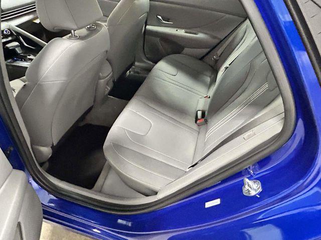 Hyundai Elantra  2025