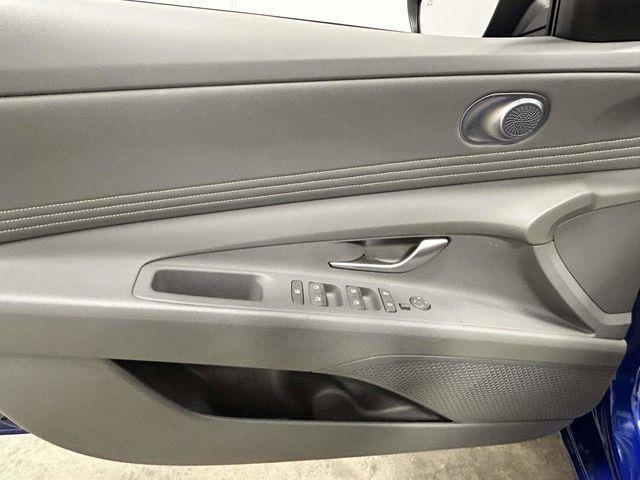 Hyundai Elantra  2025
