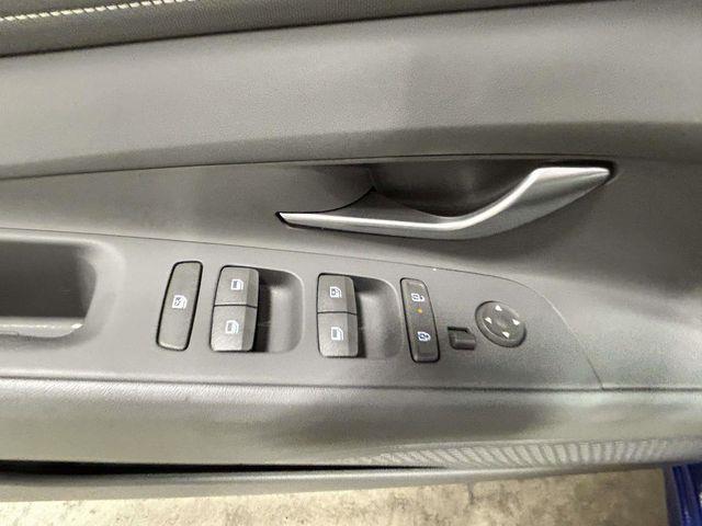 Hyundai Elantra  2025
