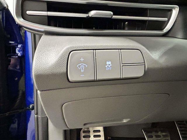Hyundai Elantra  2025