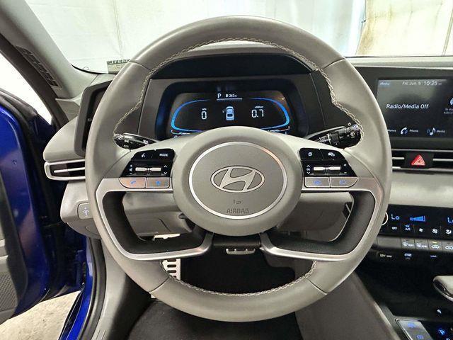 Hyundai Elantra  2025