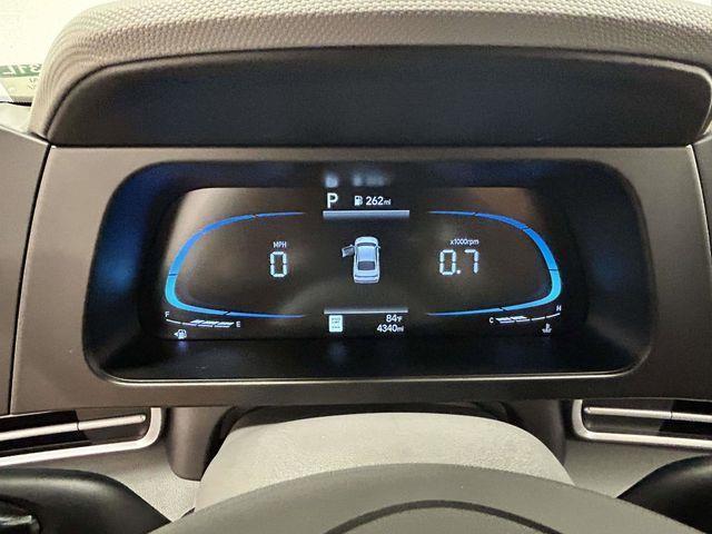 Hyundai Elantra  2025