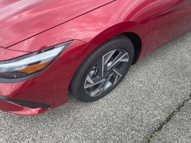Hyundai Elantra  2025