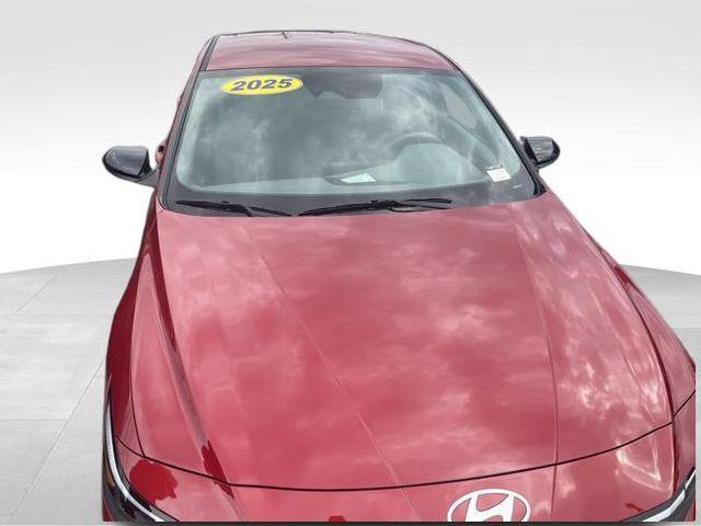 Hyundai Elantra  2025