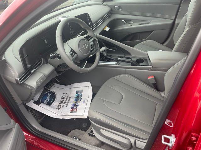 Hyundai Elantra  2025