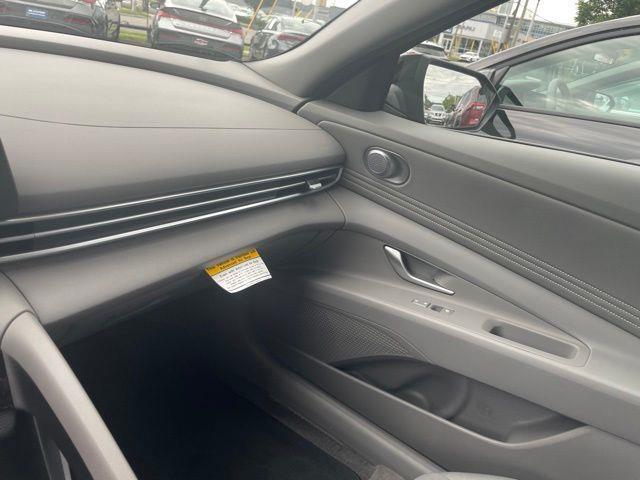 Hyundai Elantra  2025