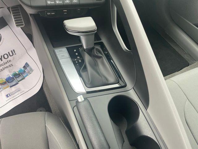 Hyundai Elantra  2025