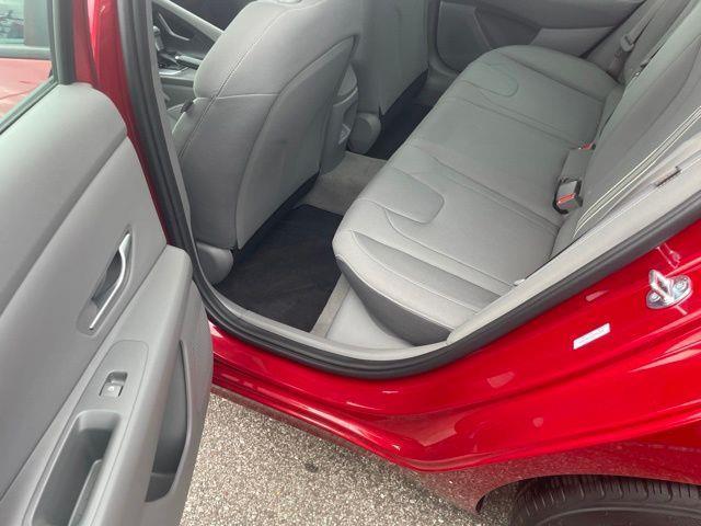 Hyundai Elantra  2025