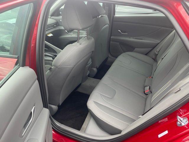 Hyundai Elantra  2025
