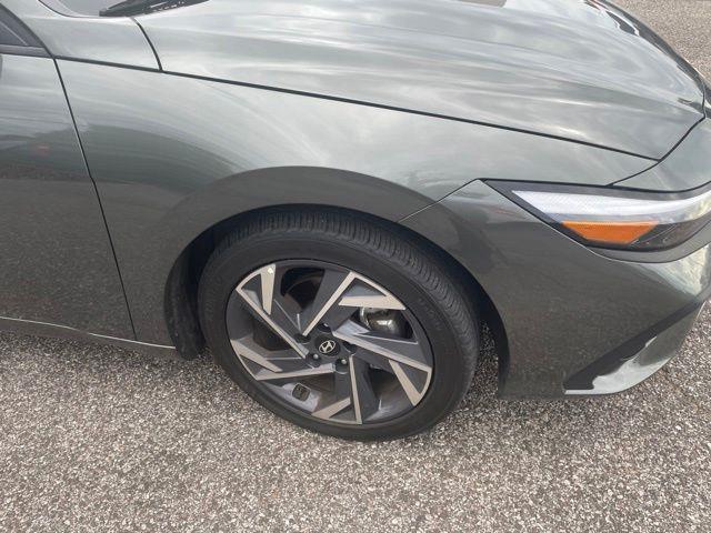 Hyundai Elantra  2025