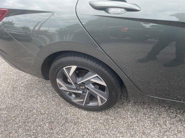 Hyundai Elantra  2025