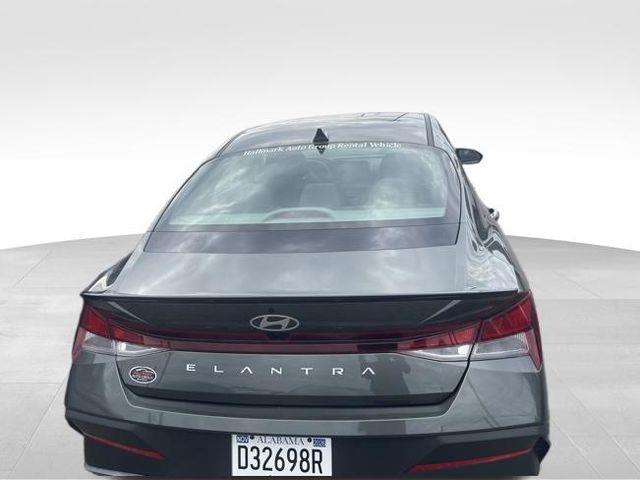 Hyundai Elantra  2025