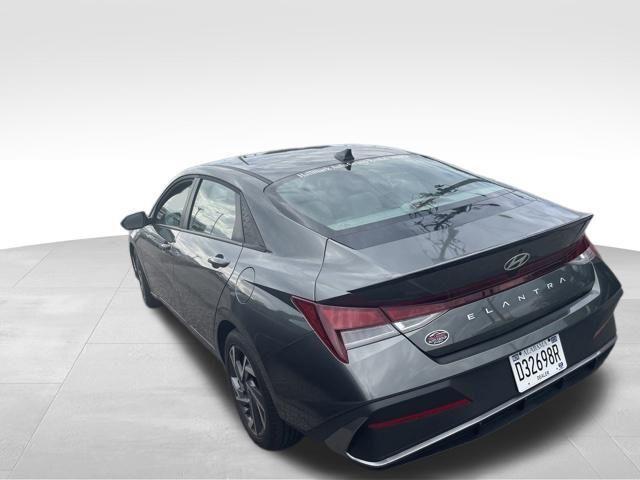 Hyundai Elantra  2025