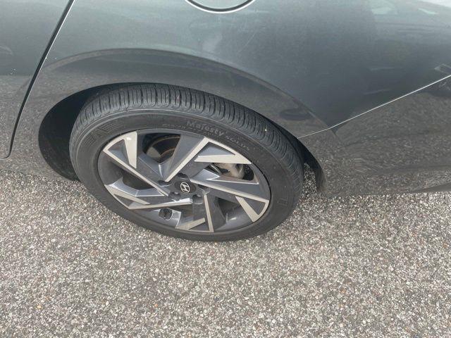 Hyundai Elantra  2025