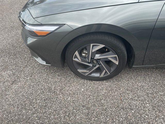 Hyundai Elantra  2025
