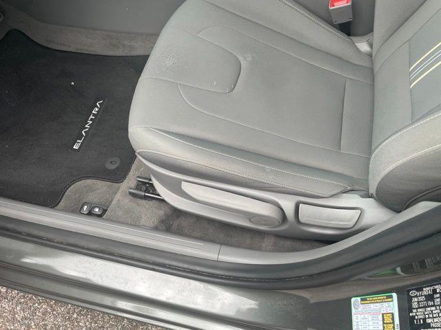 Hyundai Elantra  2025