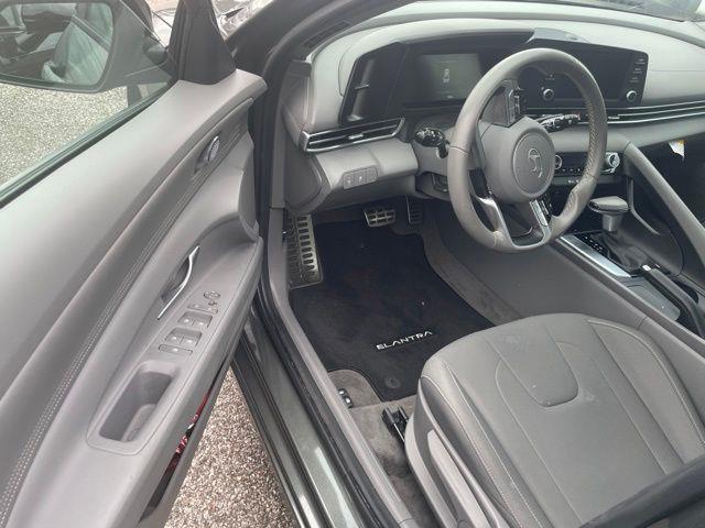 Hyundai Elantra  2025