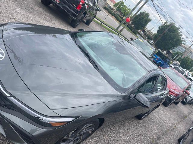 Hyundai Elantra  2025