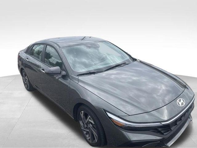Hyundai Elantra  2025