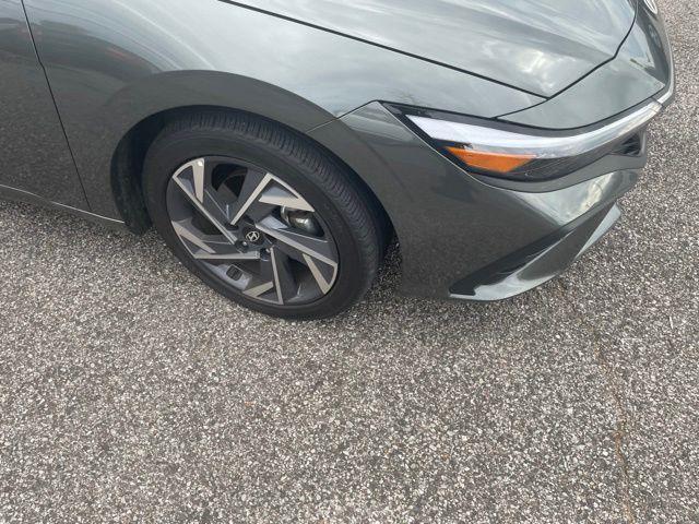 Hyundai Elantra  2025