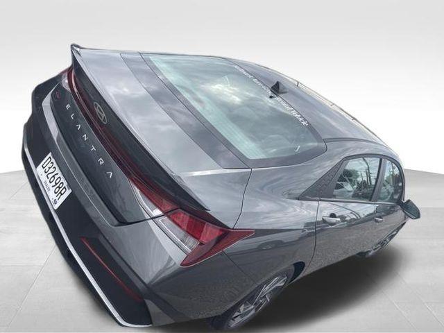 Hyundai Elantra  2025