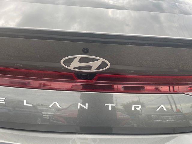 Hyundai Elantra  2025