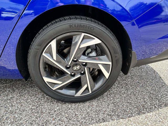 Hyundai Elantra  2025