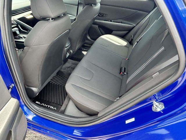 Hyundai Elantra  2025