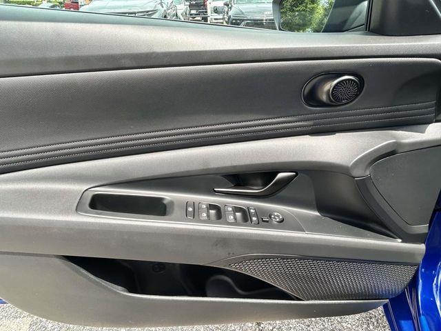 Hyundai Elantra  2025