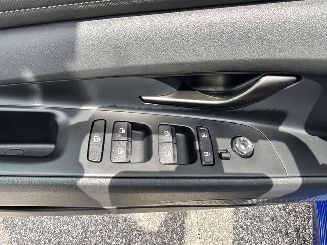 Hyundai Elantra  2025
