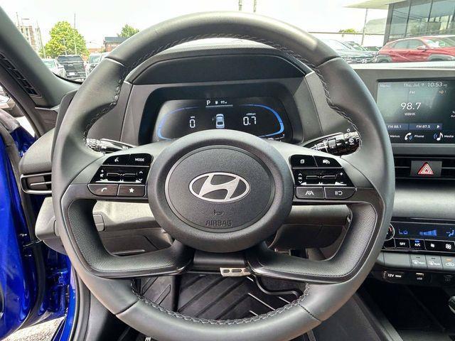 Hyundai Elantra  2025