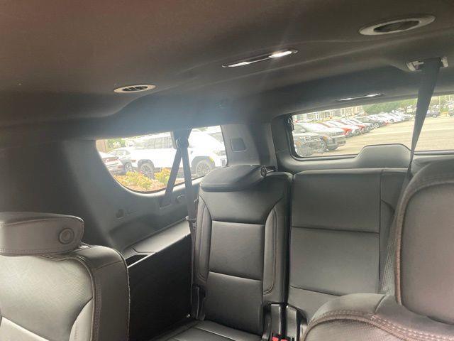 Chevrolet Suburban  2021