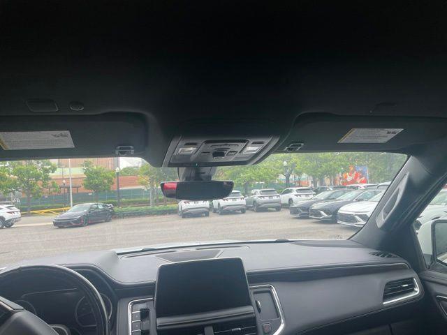 Chevrolet Suburban  2021