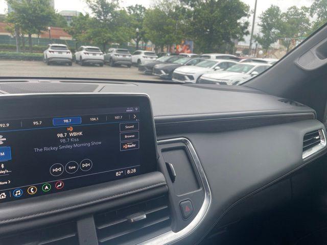 Chevrolet Suburban  2021