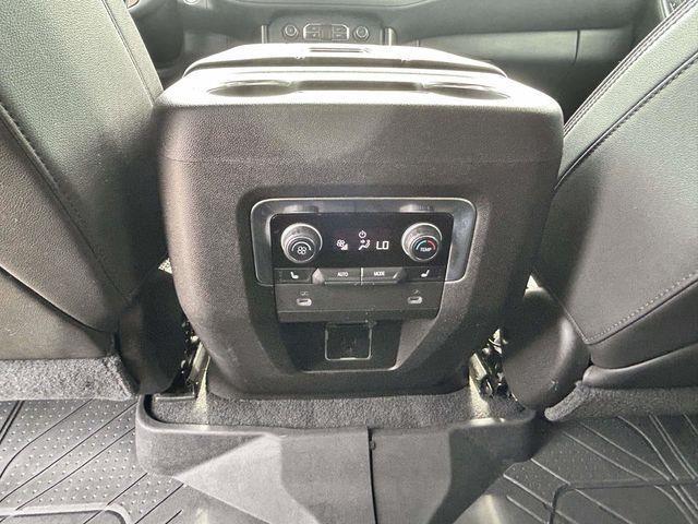 Chevrolet Suburban  2021