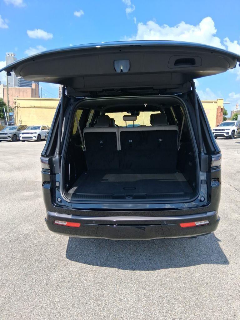 Jeep Wagoneer L  2026