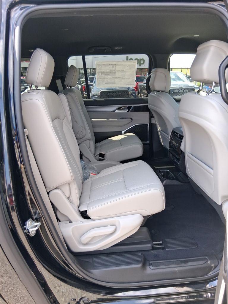 Jeep Wagoneer L  2026