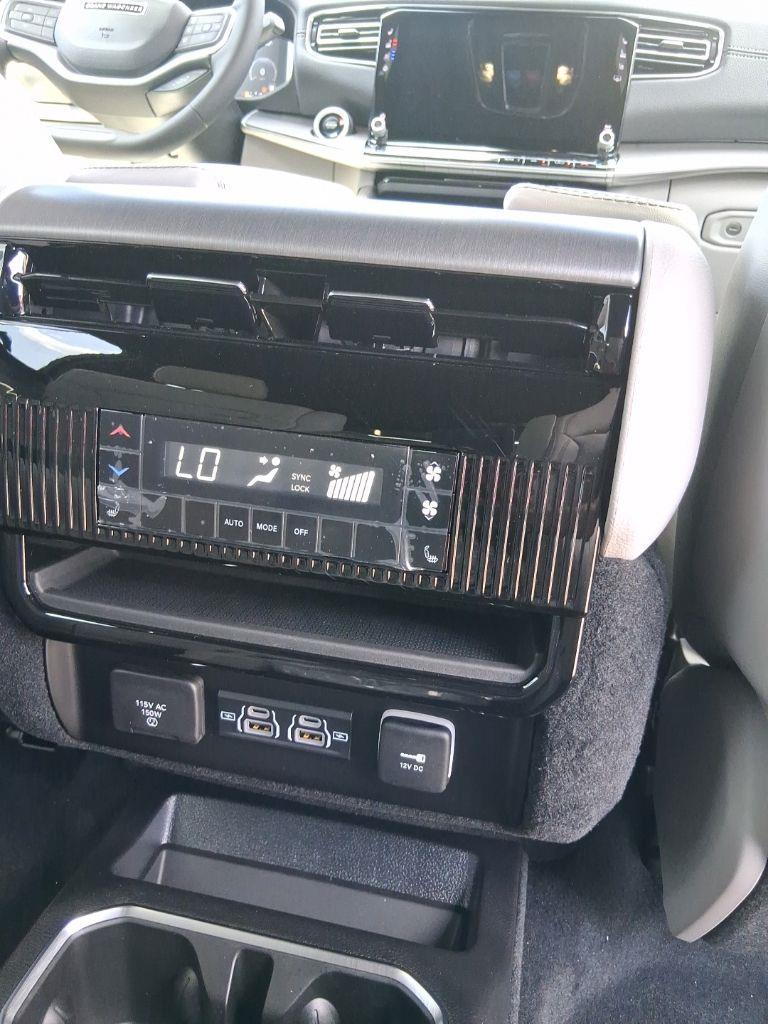 Jeep Wagoneer L  2026