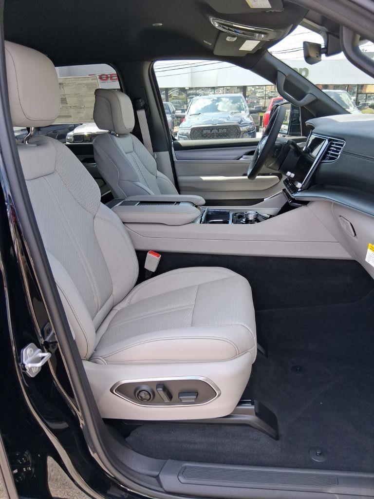 Jeep Wagoneer L  2026
