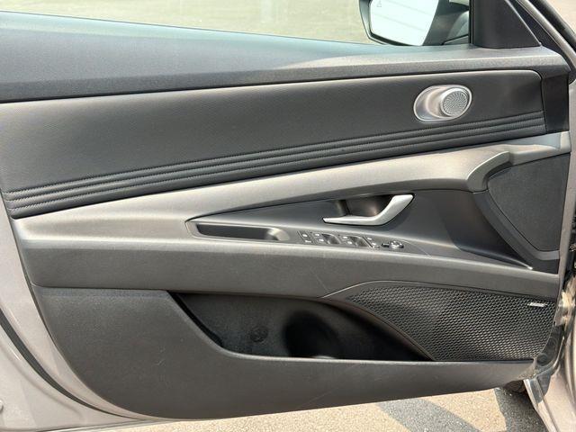 Hyundai Elantra  2023