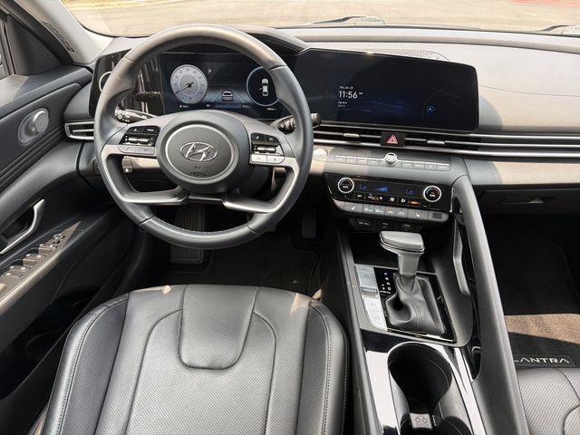 Hyundai Elantra  2023